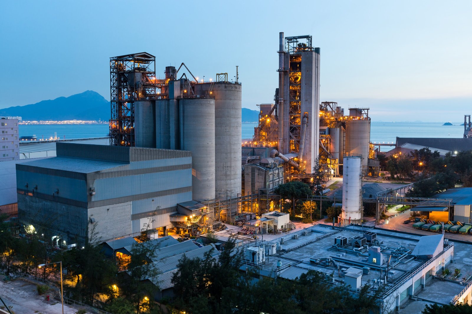 Petrochemical industry on sunset Seguridad Industrial